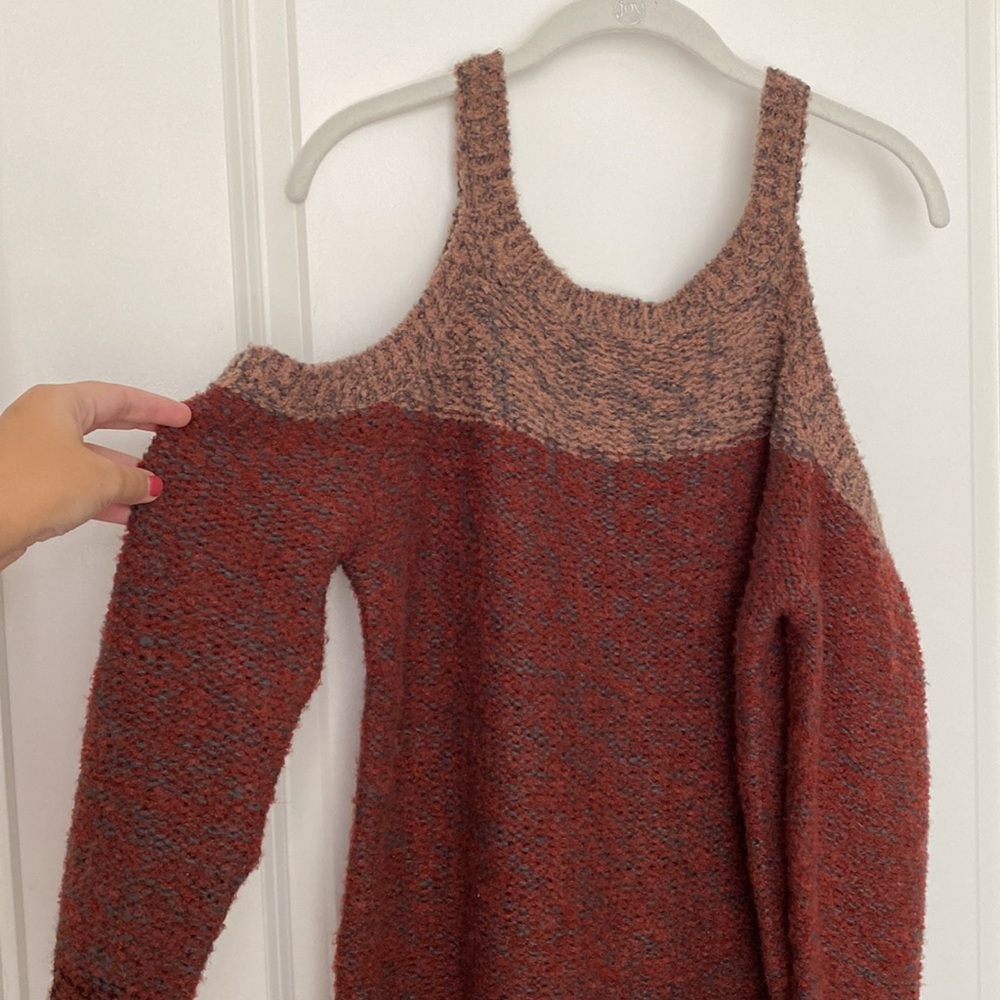 Cold shoulder Sweater